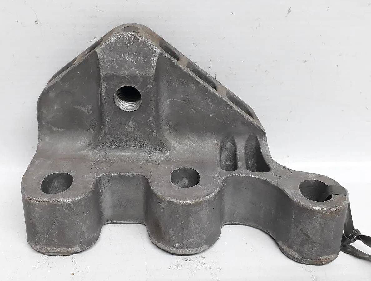 [MG11590] BASE MOTOR FOX, CROSSFOX, SPACEFOX, POLO 09-15 DER. CAP